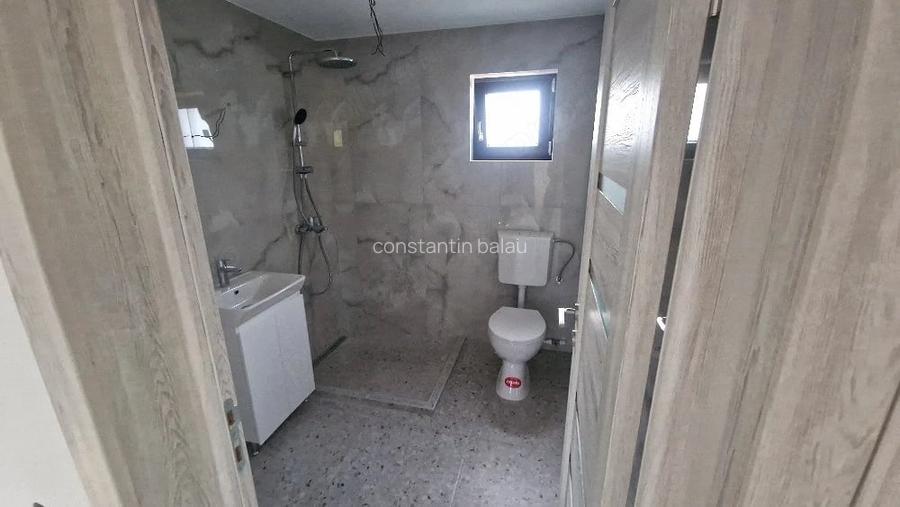 Casă cu 4 camere cu Teren 1800 Mp în Bârsoiu