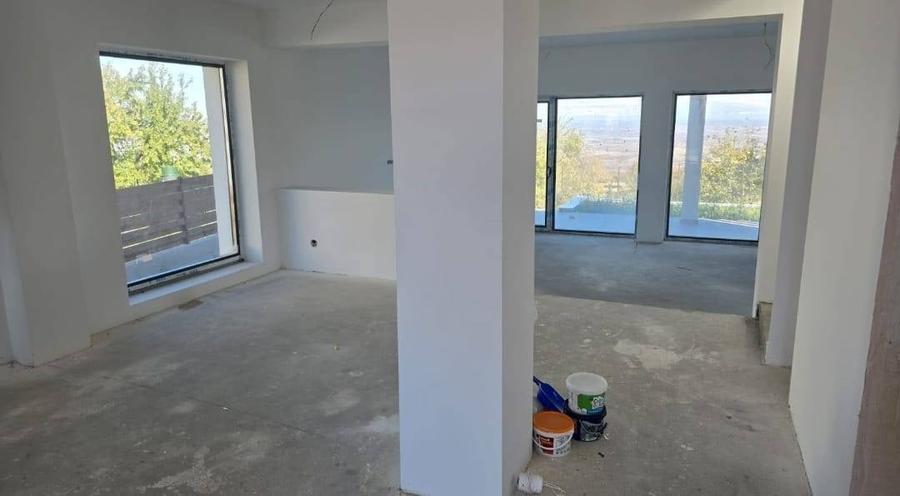 Casă cu 5 camere cu Teren 500 Mp în Central