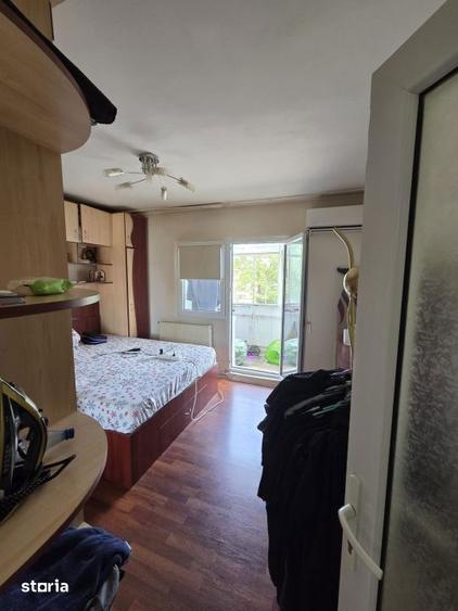 Apartament cu 4 camere decomandat, mobilat în Berceni