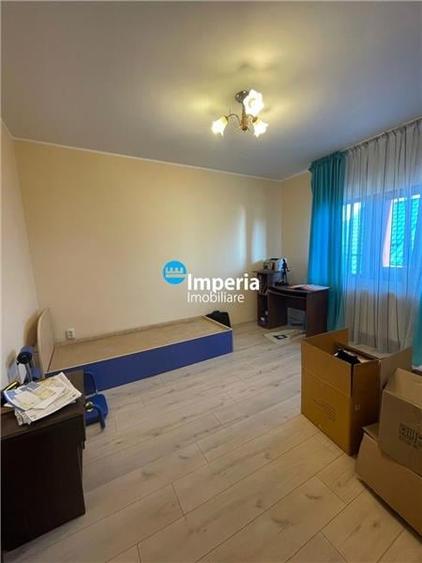 Casă individuală cu 7 camere cu Canalizare în Rediu