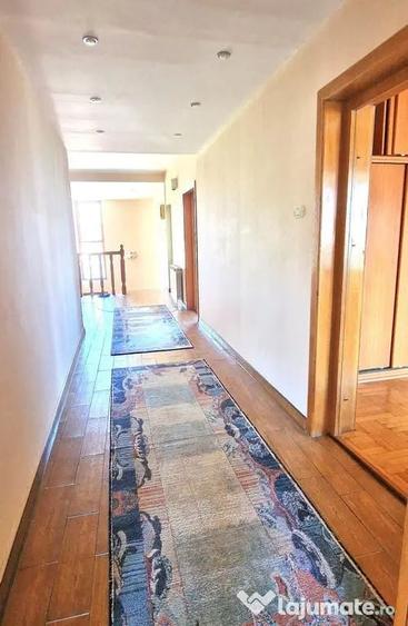 Casă cu 5 camere cu Teren 405 Mp în Coiciu