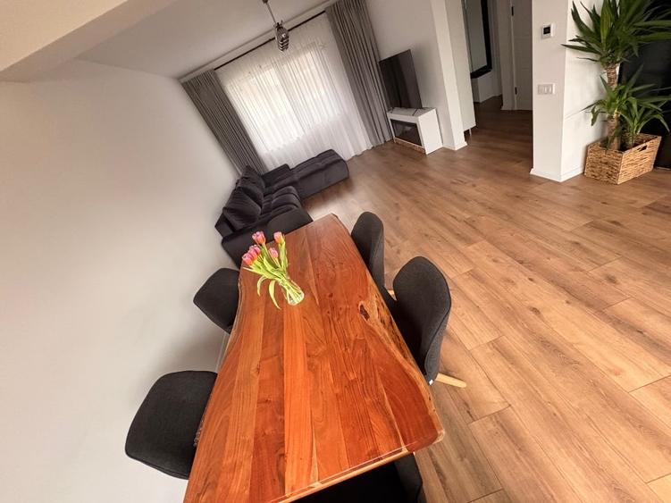 Casă individuală cu 4 camere cu Canalizare în Tunari