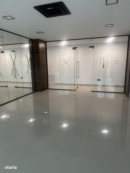 Spațiu comercial, de 123 mp, în Central