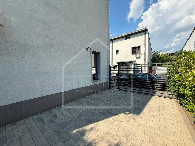 Casă individuală cu 4 camere cu Canalizare în Central