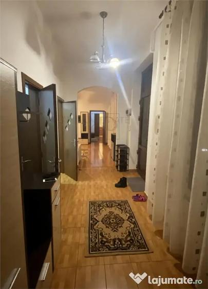 Apartament cu 3 camere decomandat, mobilat în Traian