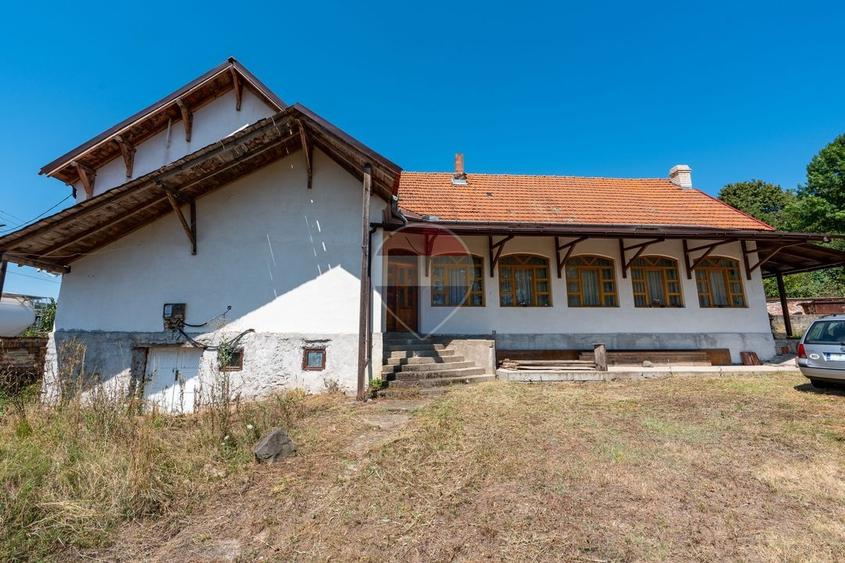 Casă individuală cu 3 camere cu Teren 3166 Mp în Burjuc