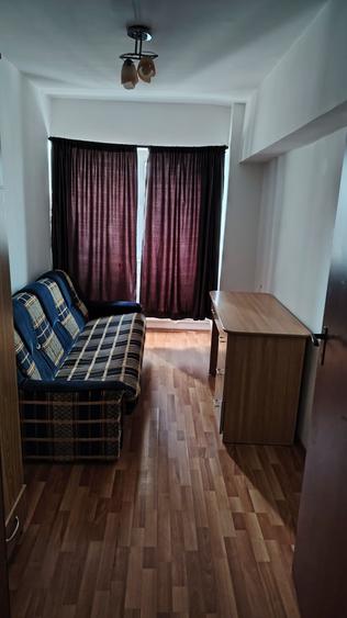 Apartament cu 4 camere decomandat în Micro 5