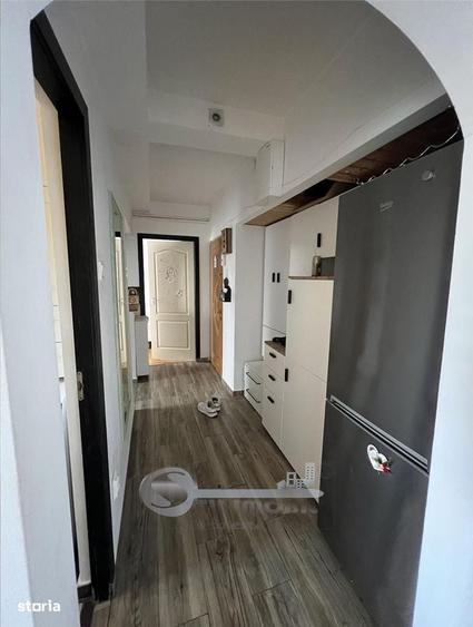 Apartament cu 3 camere în Podu Roș