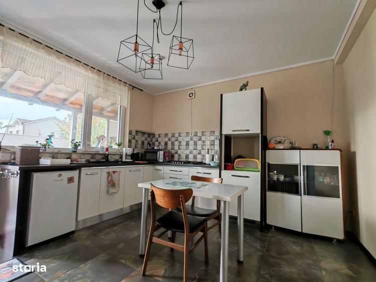 Casă cu 4 camere în Central