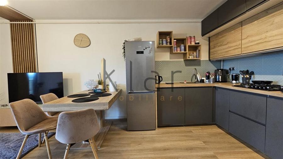 Apartament cu 3 camere semidecomandat, mobilat în Zorilor