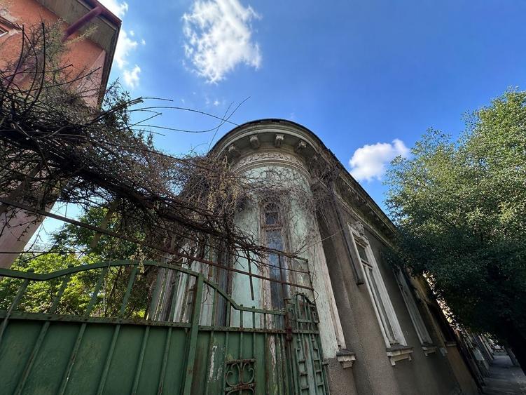 Casă individuală cu 6 camere cu Canalizare în Armeneasca