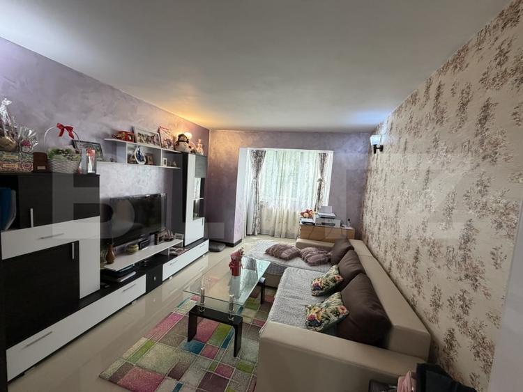 Apartament cu 3 camere decomandat, mobilat în 9 Mai