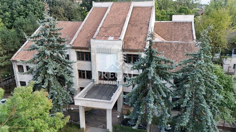 Spațiu comercial, de 1,954 mp, în Central