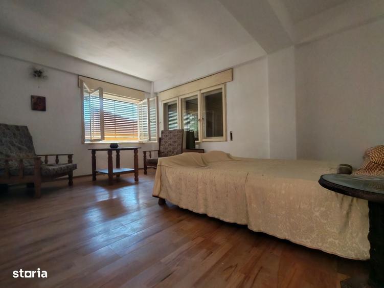 Apartament cu 4 camere decomandat în Central