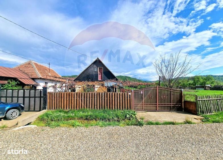 Casă cu 3 camere în Lupești