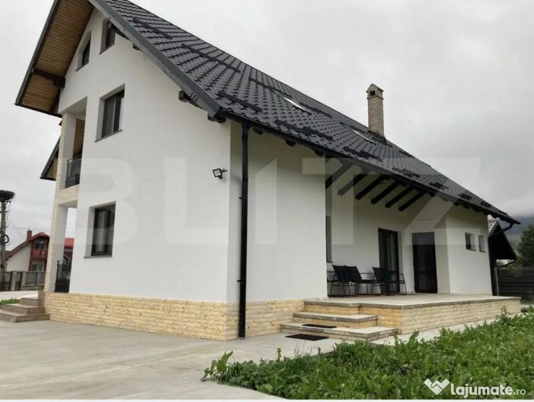 Casă cu 5 camere cu Teren 1349 Mp în Central