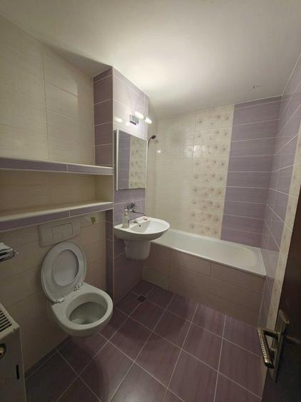 Apartament cu 4 camere decomandat în Micro 16