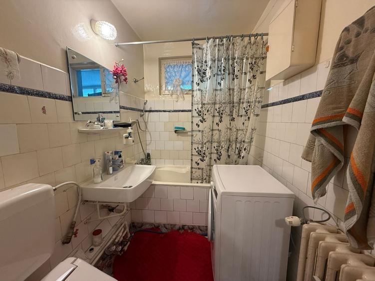 Apartament cu 3 camere semidecomandat, mobilat în Iancului