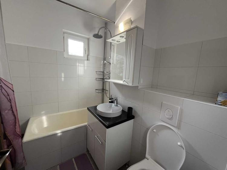 Apartament cu 3 camere decomandat în Cetate