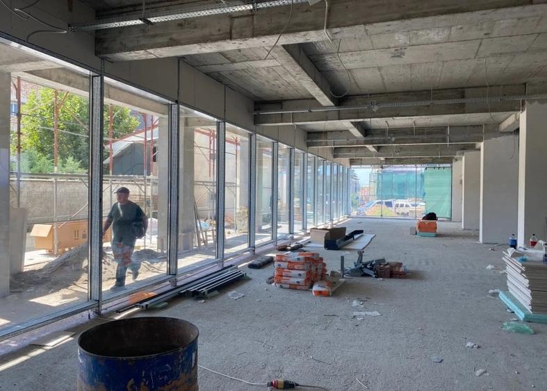 Birou, de 3,760 mp, în Central