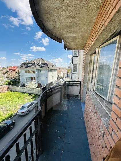 Apartament cu 3 camere semidecomandat în Aurel Vlaicu