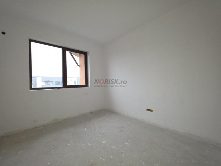 Apartament cu 4 camere semidecomandat în Pipera
