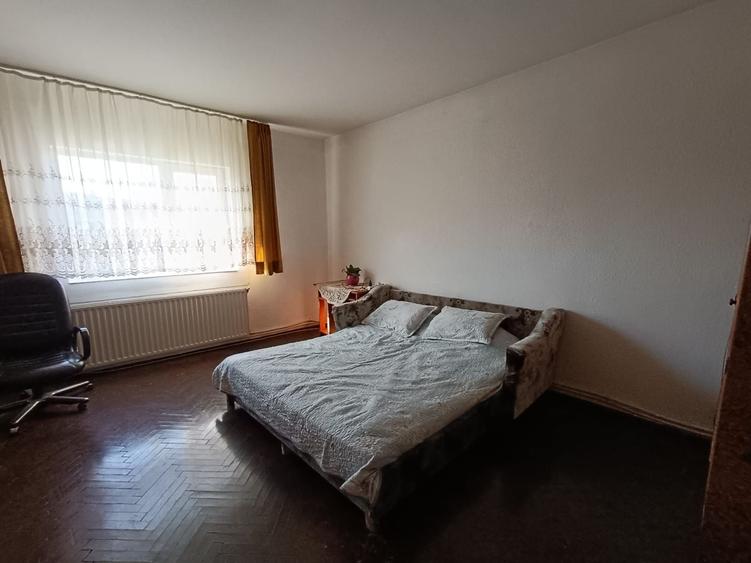Casă individuală cu 6 camere cu Canalizare în Dâmbul Rotund