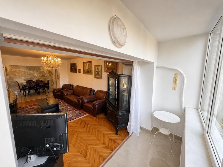 Apartament cu 4 camere decomandat în Unirii