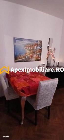 Apartament cu 3 camere semidecomandat în Victoriei