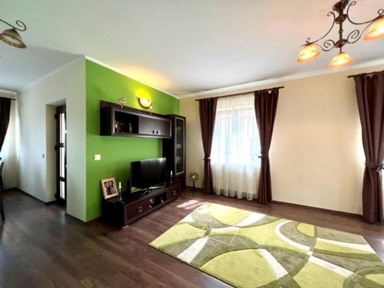 Casă individuală cu 4 camere cu Garaj în Est