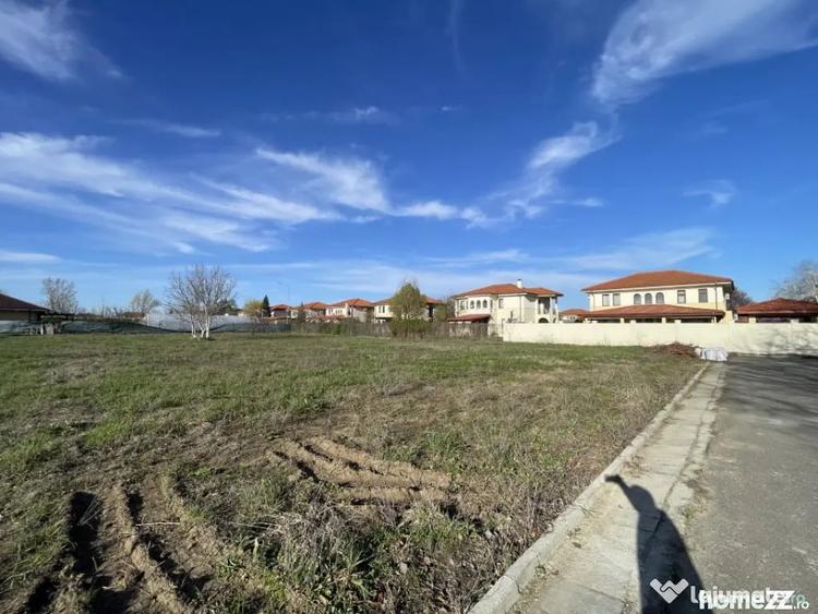 Teren de 2572 mp, în Domnești