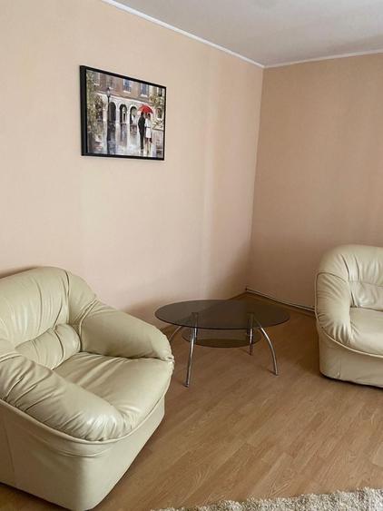Apartament cu 3 camere semidecomandat în Exterior Vest