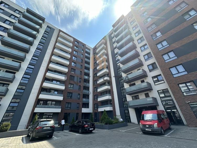Apartament cu 3 camere semidecomandat în Între Lacuri