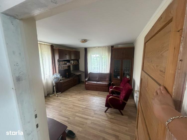 Casă cu 4 camere în Purcăreni