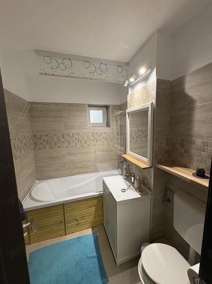 Apartament cu 3 camere decomandat în Răcădău