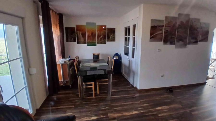 Casă individuală cu 8 camere cu Teren 450 Mp în Caransebeș