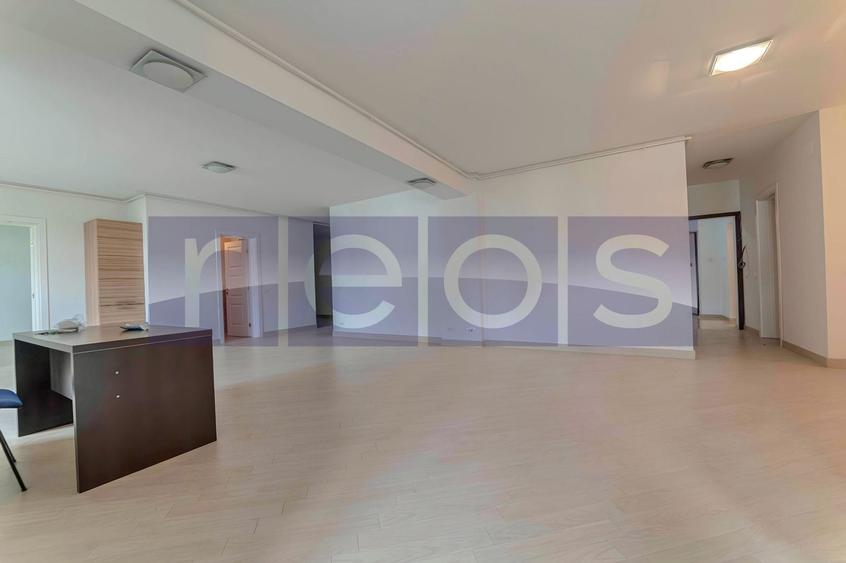 Apartament cu 3 camere semidecomandat în P-ța Dorobanți