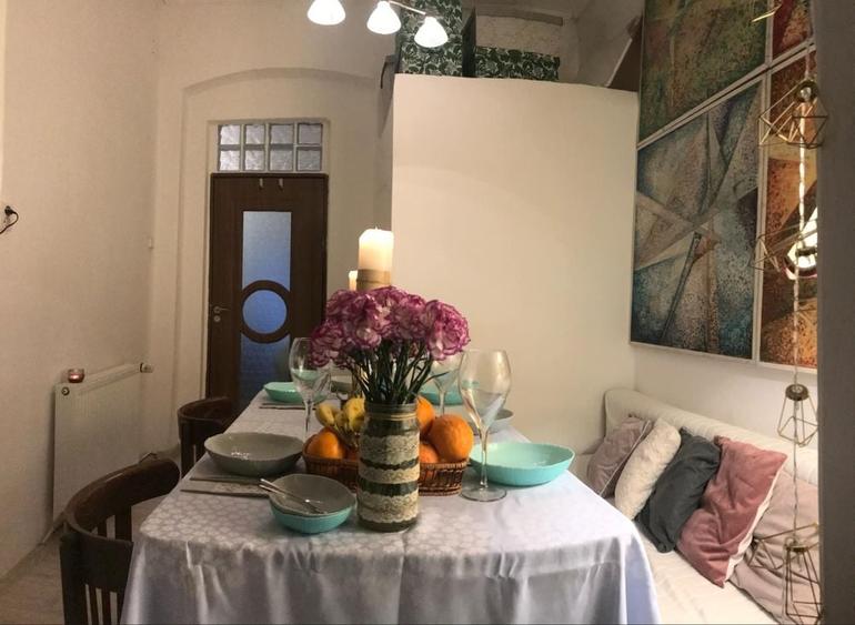 Casă cu 2 camere decomandat în Central