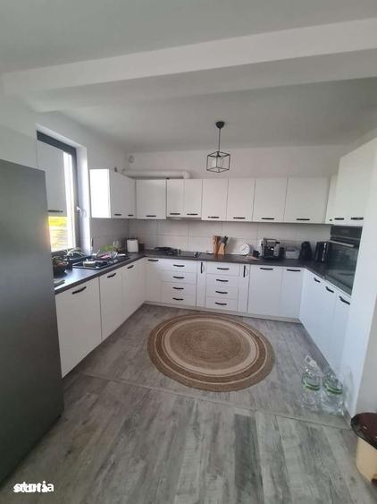 Casă cu 4 camere cu Teren 365 Mp în Cârcea