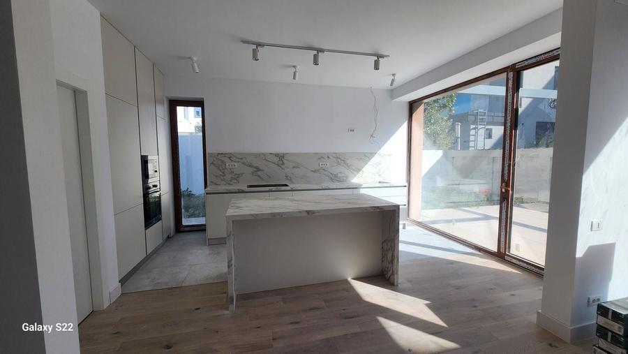 Casă individuală cu 6 camere cu Canalizare în Pipera