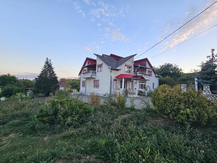 Casă cu 5 camere cu Canalizare în Vulcan