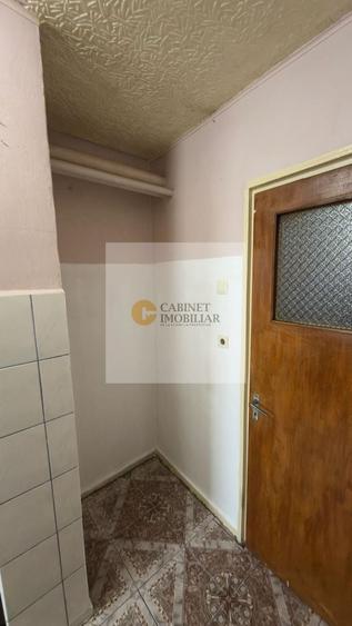 Apartament cu 3 camere semidecomandat în Giulești