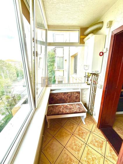 Apartament cu 3 camere decomandat, mobilat în Girocului