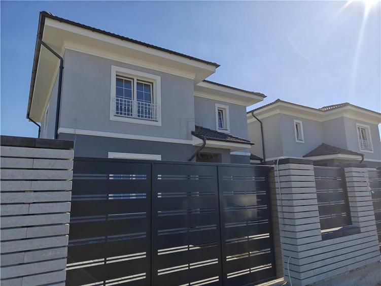 Duplex cu 4 camere cu Canalizare în Moșnița Nouă