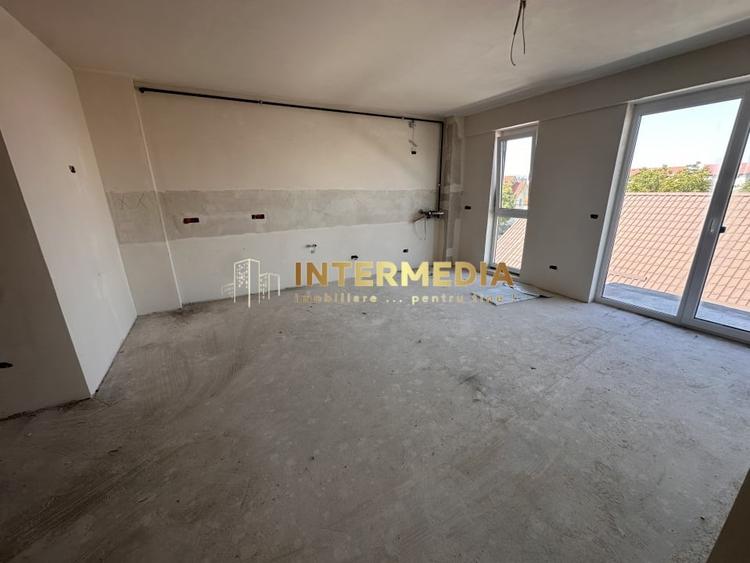 Apartament cu 3 camere decomandat în Cetate