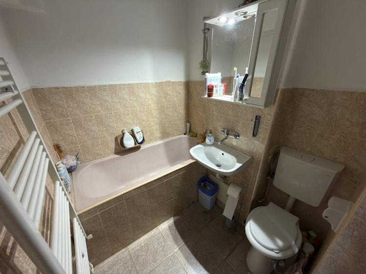 Apartament cu 3 camere decomandat în Micro 17