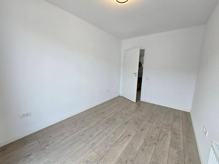 Apartament cu 4 camere decomandat în Dobroești