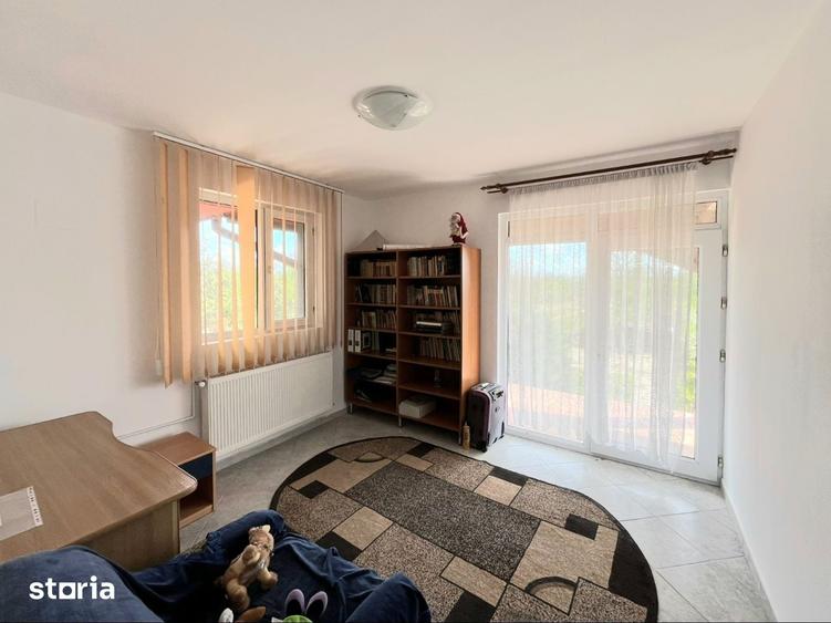 Casă cu 6 camere cu Teren 2300 Mp în Iepurești