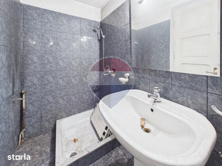 Casă cu 7 camere cu Teren 154.65 Mp în Victoriei