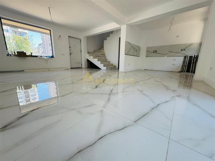 Duplex cu 4 camere cu Canalizare în Metalurgiei